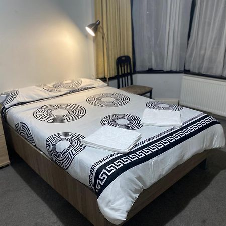 Hotel 371 Cranbrook Rd Ig2 Ilford Zewnętrze zdjęcie