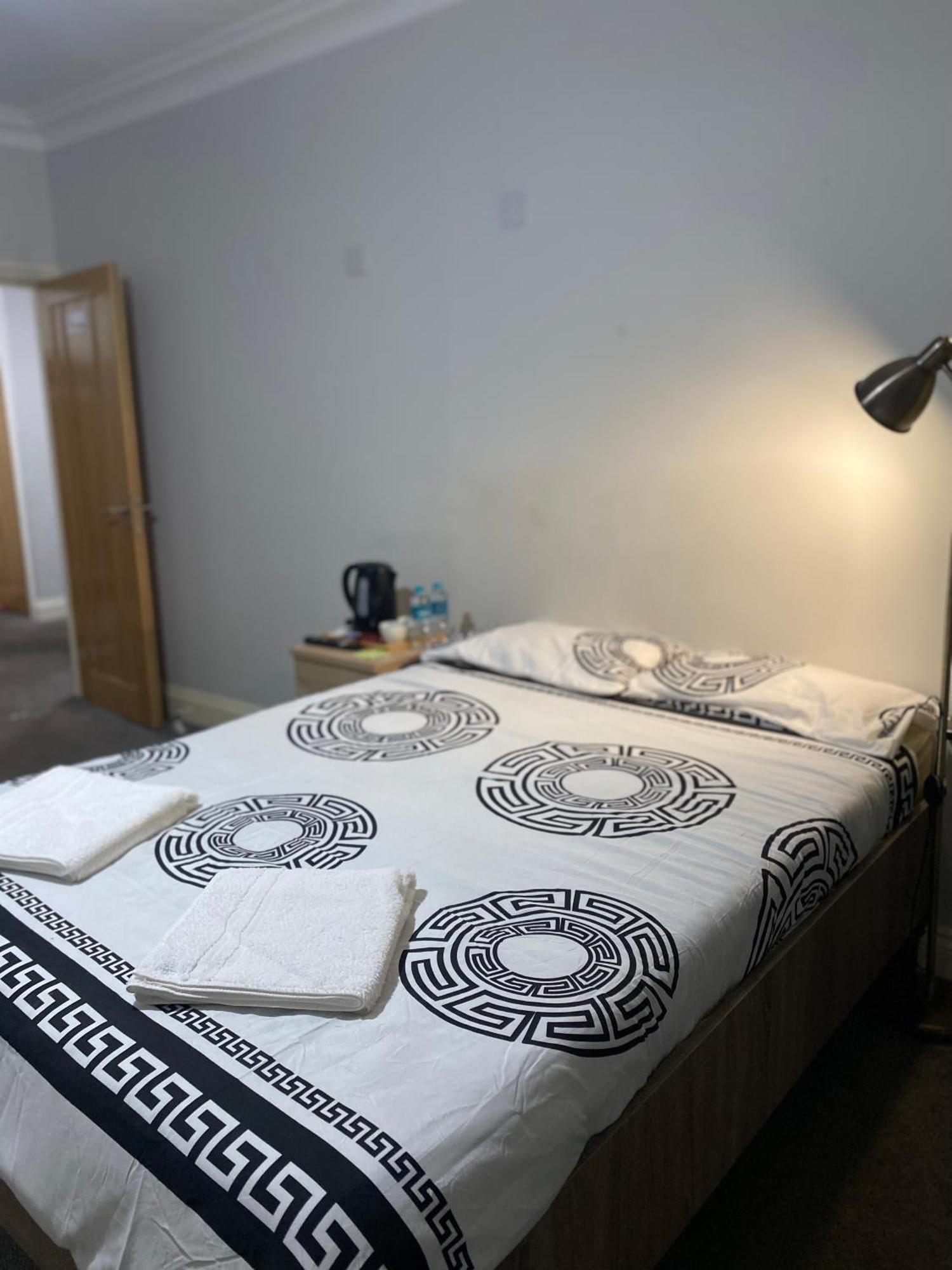Hotel 371 Cranbrook Rd Ig2 Ilford Zewnętrze zdjęcie